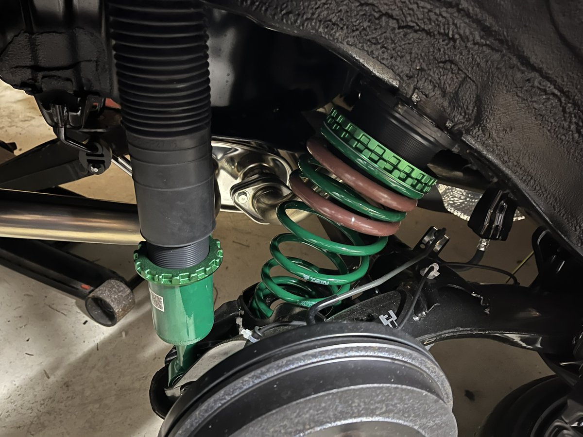 HiroHiro_jp's tweet photo. コペン君にテイン車高調 FLEX Z 組付け！
ダウンサス入れても5mmしか下がらなかったので、仕方なく車高調に😅💦💦💦
説明書の推奨値で、前592mm 後582mm
前タイヤのフェンダー隙間が指1.5本分くらいになりほぼ良い感じ♪😊
でも、せっかくなので前をあと10mm下げよっかな～😁　#車高の低さは知能の低さ https://t.co/Tpwtc8jP2J