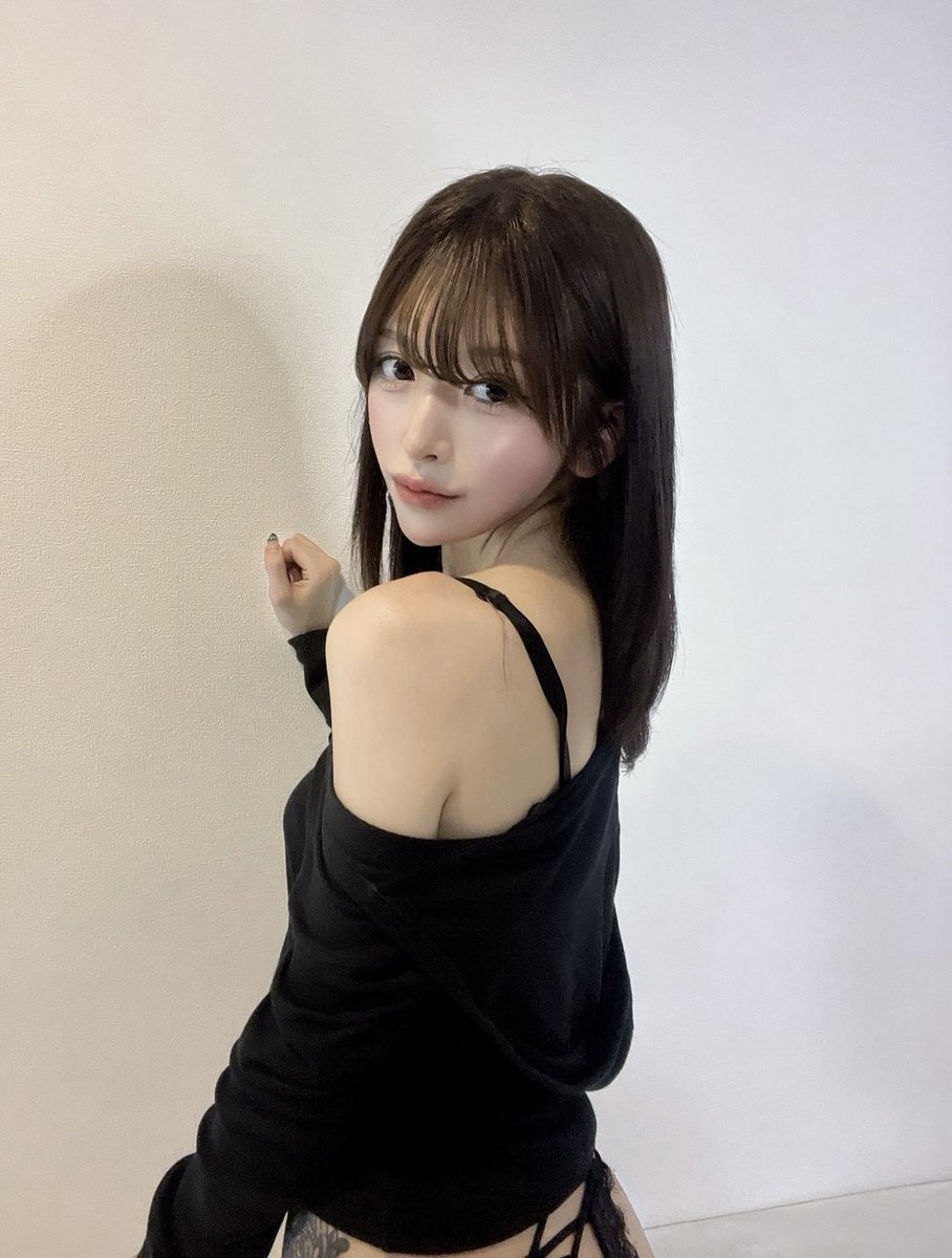 ncol9m's tweet photo. みんなはどんな動画がみたい？🫣♡ https://t.co/glAvZvvPti