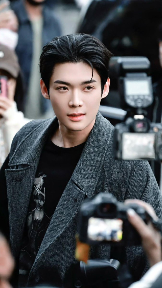 FashionistD's tweet photo. Daily dose of PERFECTION and we have #KIMYOONSIK for today! https://t.co/m7vayW8ZQp
