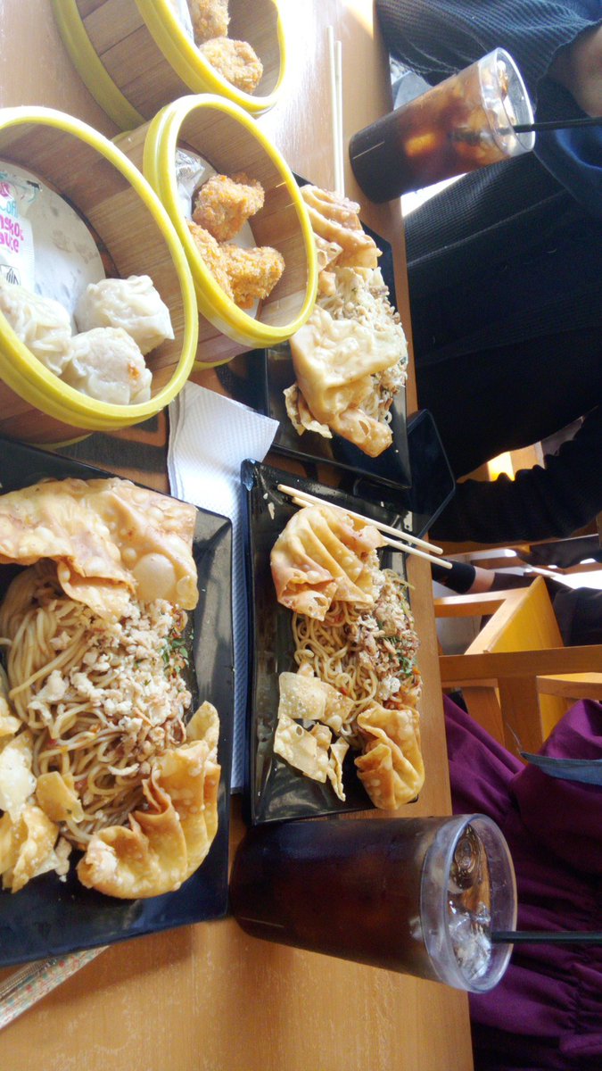 fflorisz's tweet photo. mam siang gacoannn 🍝😽 https://t.co/VEZKs5YcGn