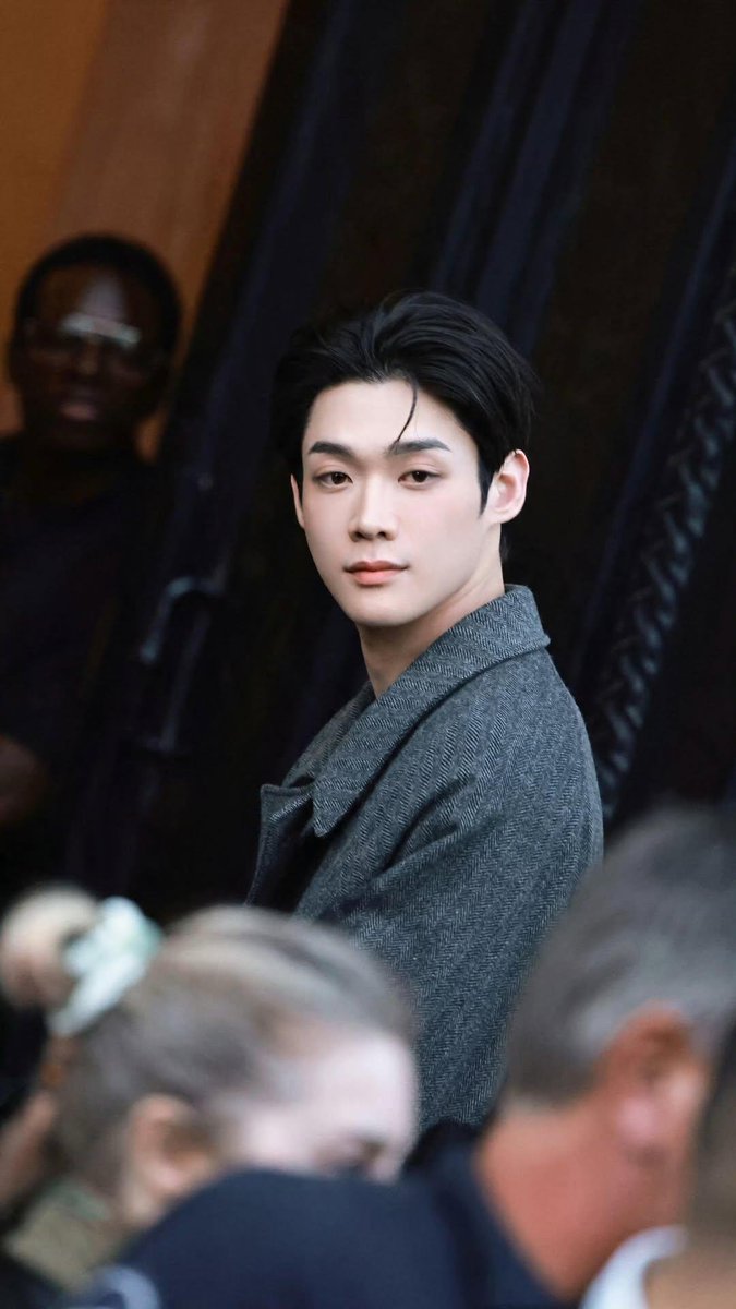 FashionistD's tweet photo. Daily dose of PERFECTION and we have #KIMYOONSIK for today! https://t.co/m7vayW8ZQp
