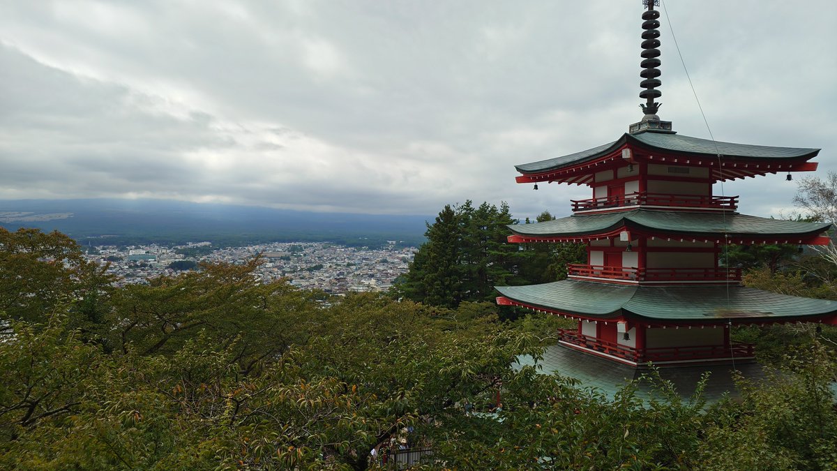 araijustice's tweet photo. 富士山��  神玉巡拝  新倉富士淺間神社の神玉をゲットしました。
これで3個目です。
富士山は残念ながら見えませんでした。
外人が沢山いました。
#神玉 https://t.co/wxprCHS0Oh