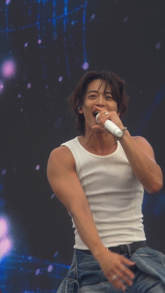 __kkr_5qxvt's tweet photo. 2周した主催者のビジュバグってるw

#SMTOWNRUNCLUB26 https://t.co/faj1I0kwzY