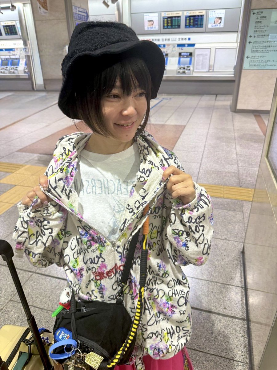 chotto666's tweet photo. 明日10/4は【プレイランド第一平和さま】〈NEPPA師ぱちぱち取材〉Pｒ

今日は、Tシャツが裏返しだったなんてこと1人にしかバレてないし、口の中に目があるカエルがいるってことを初めて知ったし、そのカエル画像がフェイクだってこともさっき知ってびっくりしたよ。 https://t.co/yYQeKW0qMH