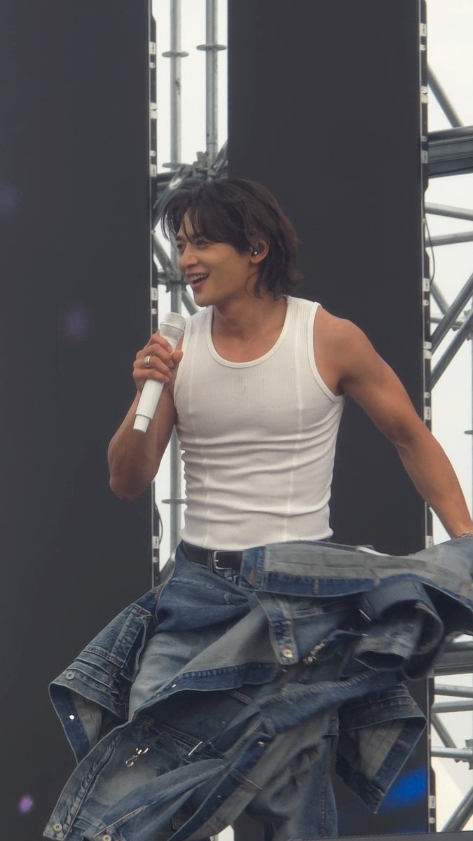 __kkr_5qxvt's tweet photo. 2周した主催者のビジュバグってるw

#SMTOWNRUNCLUB26 https://t.co/faj1I0kwzY