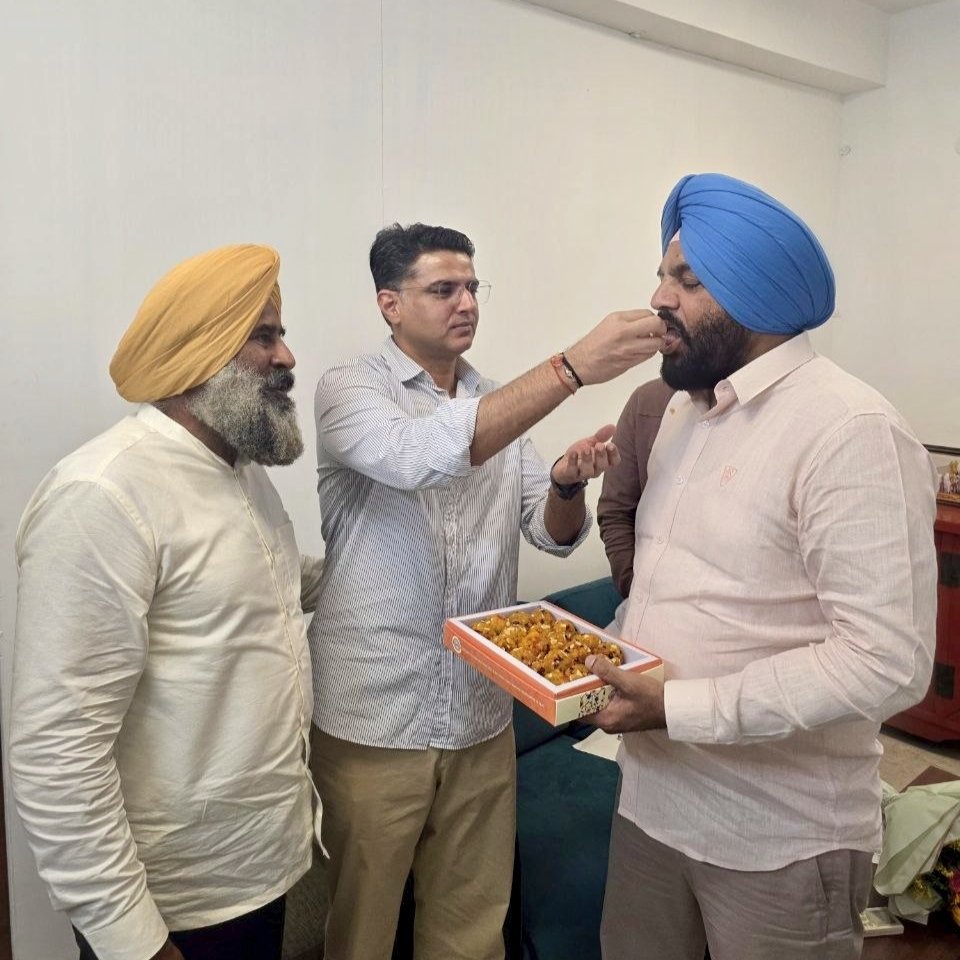 PargatSOfficial's tweet photo. After taking charge as President of Punjab Congress, met Punjab Congress In-charge Shri Sachin Pilot Ji. Shri Gurjeet Singh Aujla Ji was also present on the occasion.

Discussed strengthening the organisation and taking up the issues of Punjab and its people. @SachinPilot @INCPunjab