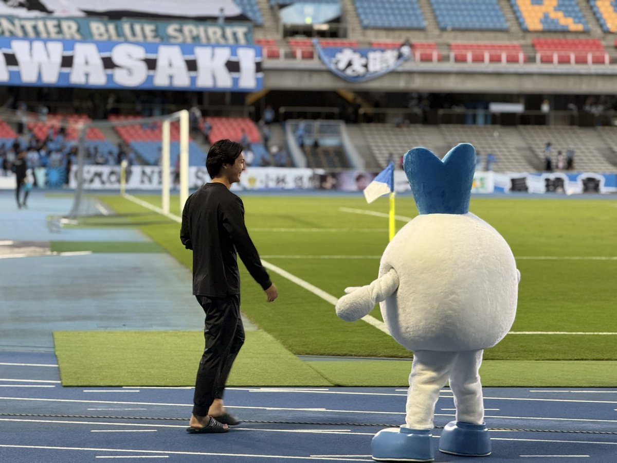 cband_f2's tweet photo. 自分はスルーされたのにふろん太とはハグした神田くんにショックを受けるカブ https://t.co/5jrsSw3jmI