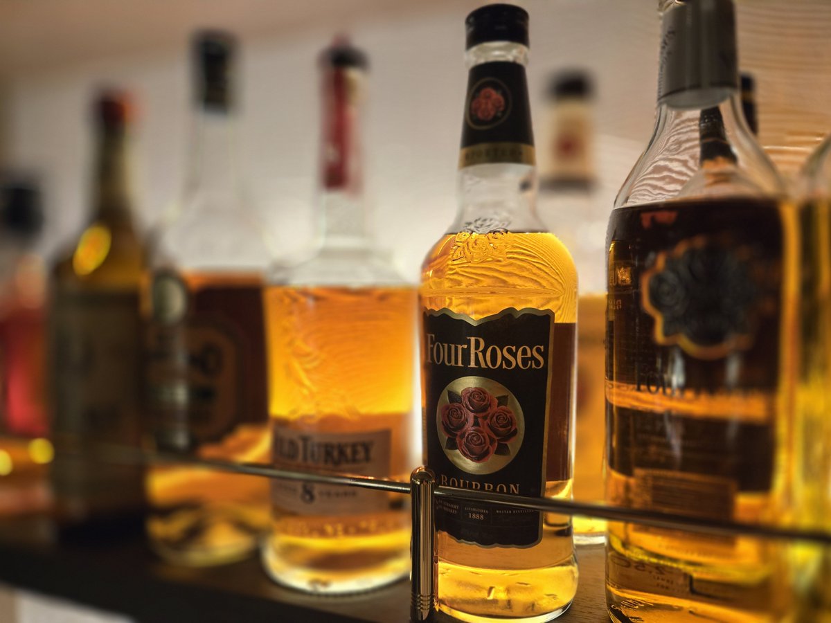whiskylab_ponto's tweet photo. WHISKY LAB. KYOTO PONTOCHO
本日も営業しております。
響30年のような超高級ウイスキーだけでなく、お馴染みのスコッチやバーボンもご用意がございますので、皆様お気軽にお越しくださいませ。

#ウイスキーラボ
#WhiskyLab
#先斗町
#木屋町 https://t.co/x7Ly4eKqYm