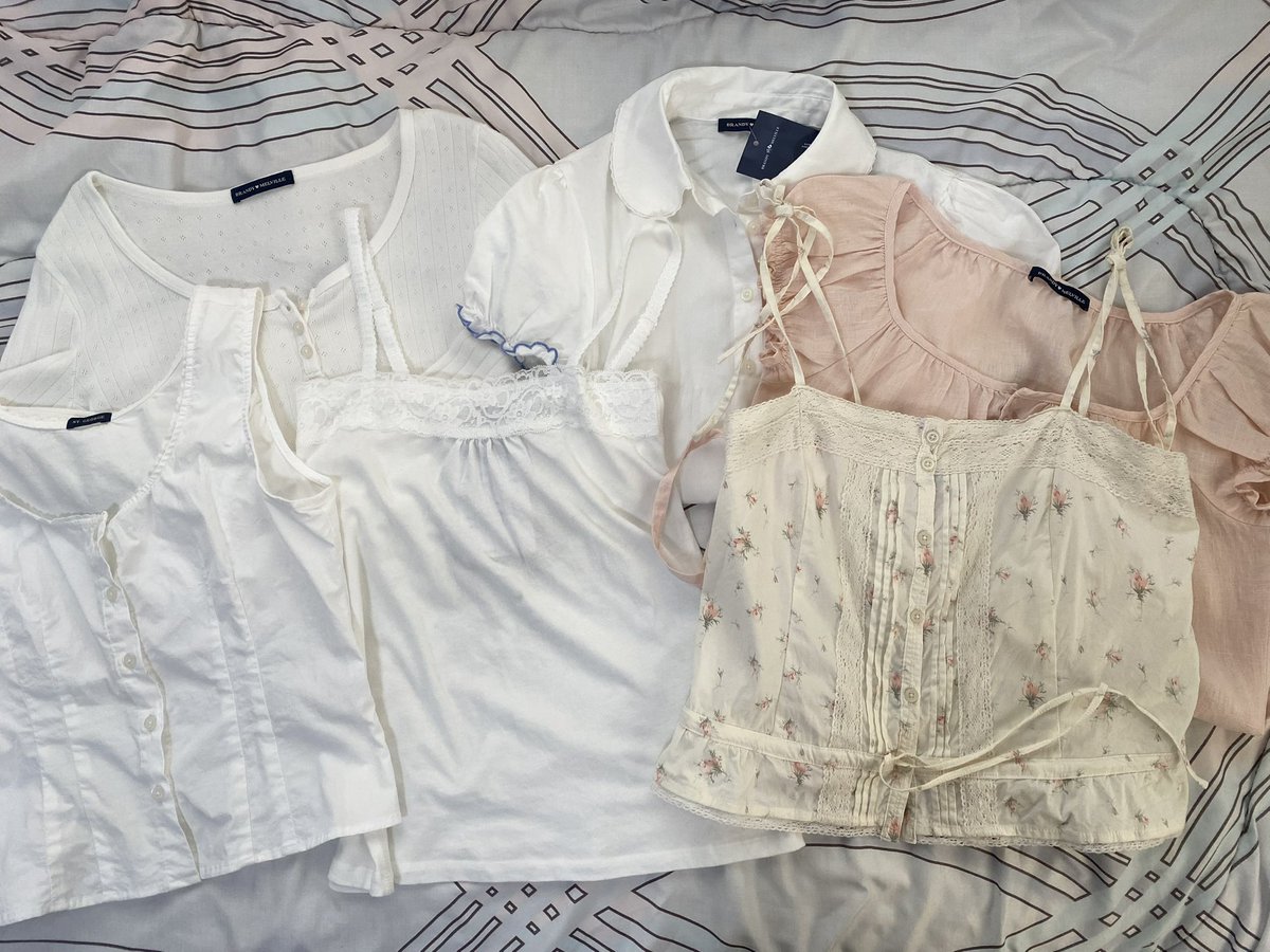 secondhandkaaa's tweet photo. ส่งต่อ🪽brandy melville มือ1/2
(มือ1=มีป้าย เคยแค่ลอง)
เพิ่มเติมในเมนชั่น💌 แถมสตกแบรนดี้ทุกออเดอร์
#ส่งต่อเสื้อผ้ามือสอง #ส่งต่อเสื้อผ้ามือ2 #brandymelvilleth #brandymelvillethailand #brandymelvilleส่งต่อ #ส่งต่อbrandy แบรนดี้ https://t.co/wGCv61EXW9
