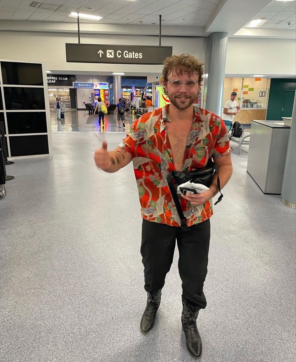 ashtonbfyirwin's tweet photo. (Husband) https://t.co/a918GcG6Bp