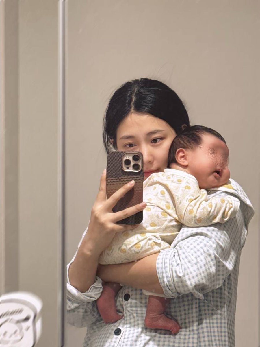 alsinceke's tweet photo. 94年新晋妈妈成长日记，第一次在x是露脸，希望大家不喜勿喷~

有一样刚翻墙出来的朋友吗？交个朋友 https://t.co/AfXQqMhIcD