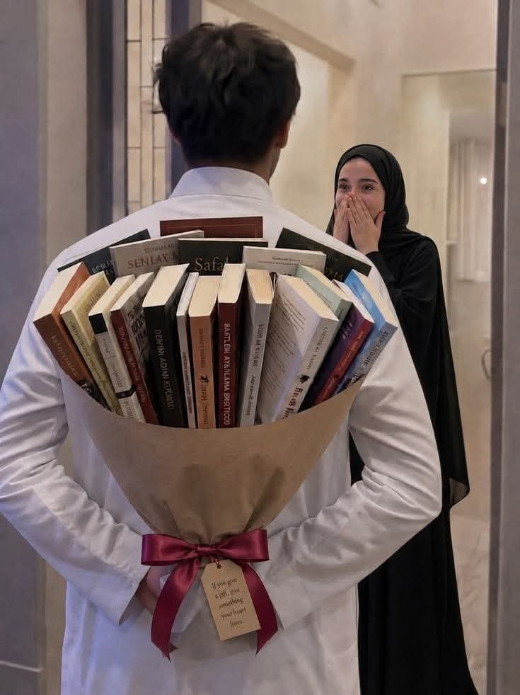 WorldWAdab's tweet photo. الحالة النفسية لا يُصلحها سوى الكتب..! 🤎 https://t.co/2OZBYuDFVk