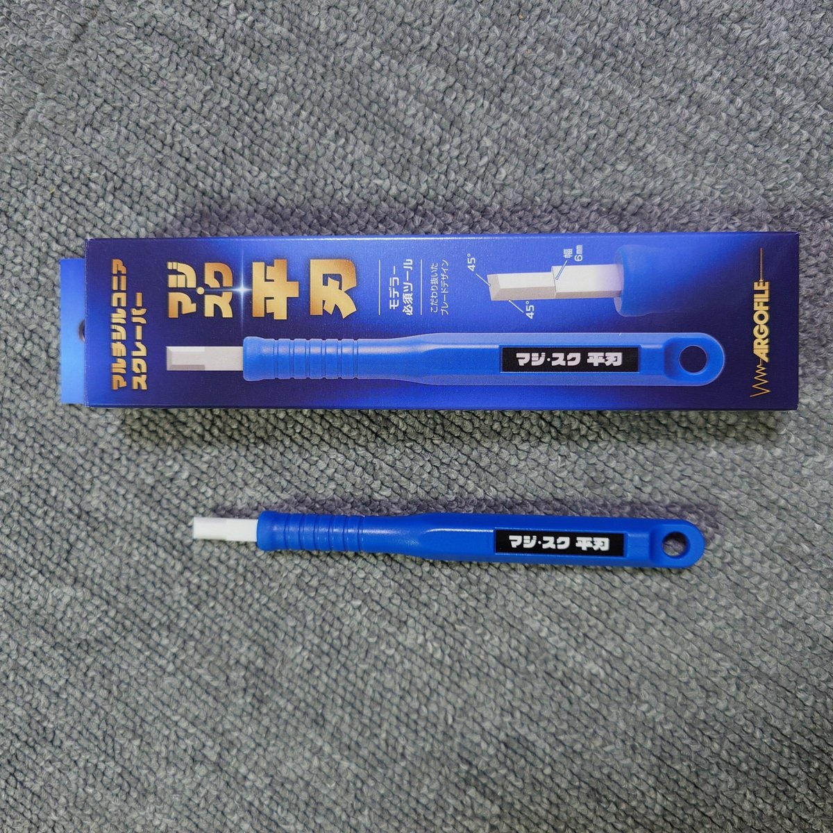 haku0891's tweet photo. 早めに行った甲斐があり、マジ・スク 平刃購入。

軽く試してみましたが、期待通り凹部が削りやすい。素敵。

箱裏の取説にありますが、削る方向間違えると削れません。すぐに気づきました。これならスタメン入りして活躍してくれそう。よろしく頼むぞ。

#全日本模型ホビーショー
#マジ・スク https://t.co/LYgDlt2sg2