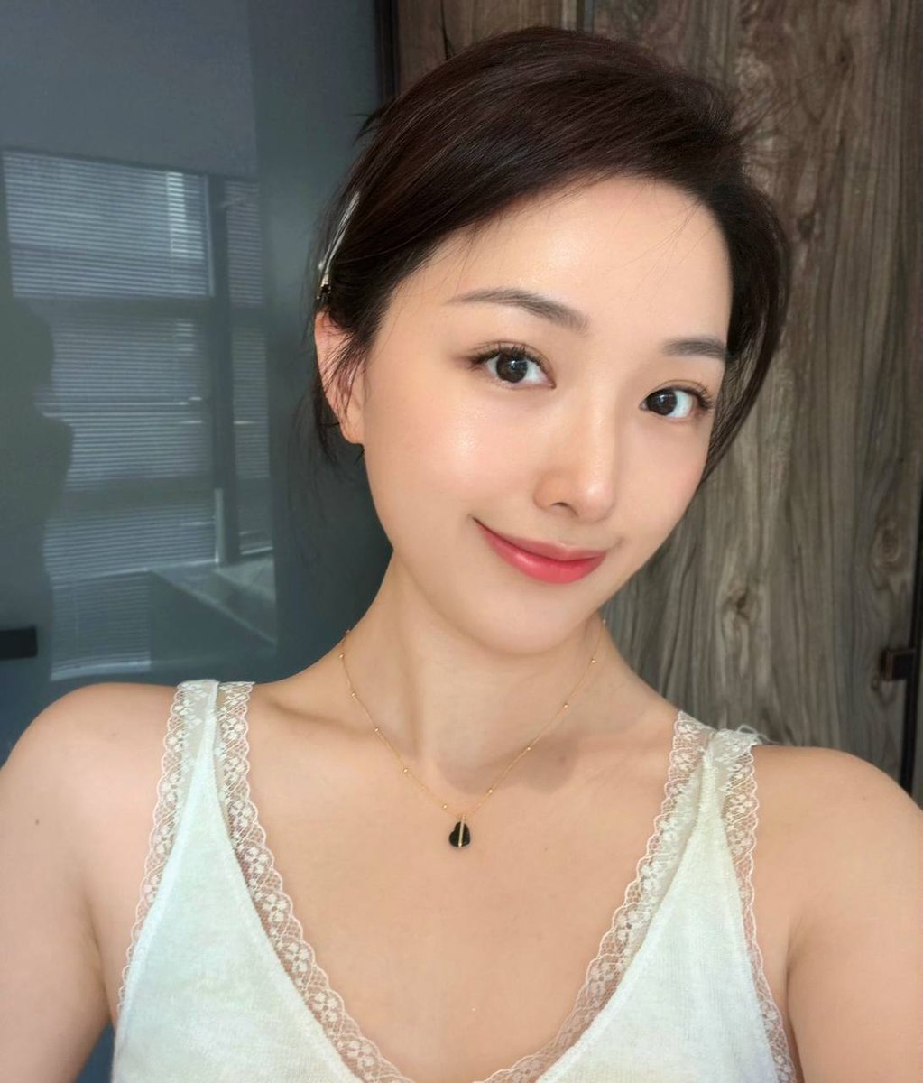 eemn77's tweet photo. 昨晚都没睡好，隔壁总传出让人浮想联翩的娇喘，真的好羡慕，枪林弹雨地一夜良宵，我什么时候才能拥有呢？ https://t.co/rjjUa0wzeo
