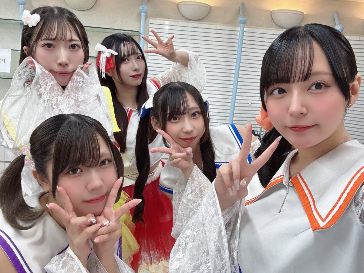 Poke_fan0616's tweet photo. 瑞光公園でのライブ＆特典会終了いたしました！

ぽけ軍大大大集合でありがとうございました！
新曲「Heart Beat」のコールも少しずつパワーアップしていて、いい感じに成長していて嬉しく思います！！

またワンマン🎫もご購入ありがとうございました😭

この後、MJはうすで19:35からライブとなります(19:35〜20:00)

2本目も25分間のライブ‼️
よろしくお願いいたします🙇‍♂️