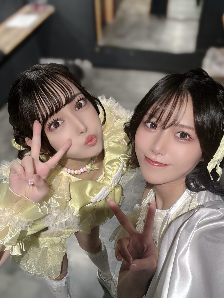 kumamoto_marina's tweet photo. さおりちゃん🌸ゆずちゃん🌼

ほぼ初舞台のときに出会って
何も分からない私に沢山優しくしてくれて🥌
それから沢山共演させていただけてるのも
こうして生誕呼んでいただけたのも本当に嬉しい〜〜〜！！
とても信頼しているし尊敬してます、2人が作り出す空間もだーーいすき！
これからも仲良くしてください！🌸🌼

改めてお誕生日おめでとうだよ〜〜〜ˊᵕˋ🫶🏻
やりたいことや好きなことが沢山叶って笑顔いっぱいの1年になりますように🎂🫶🏻

まりやんさん🪽

なんと今日のお衣装、まりやんさんがかしてくださいました！大切な可愛い衣装をありがとうございます〜〜〜 ;  ; 🫶🏻
ずっと優しい、今日も戦力外の私をたくさん助けてくれた、大感謝止まらない、、、
久しぶりにお会いできて嬉しすぎた〜〜ˊᵕˋ🫶🏻

#ゆずさお生誕2026