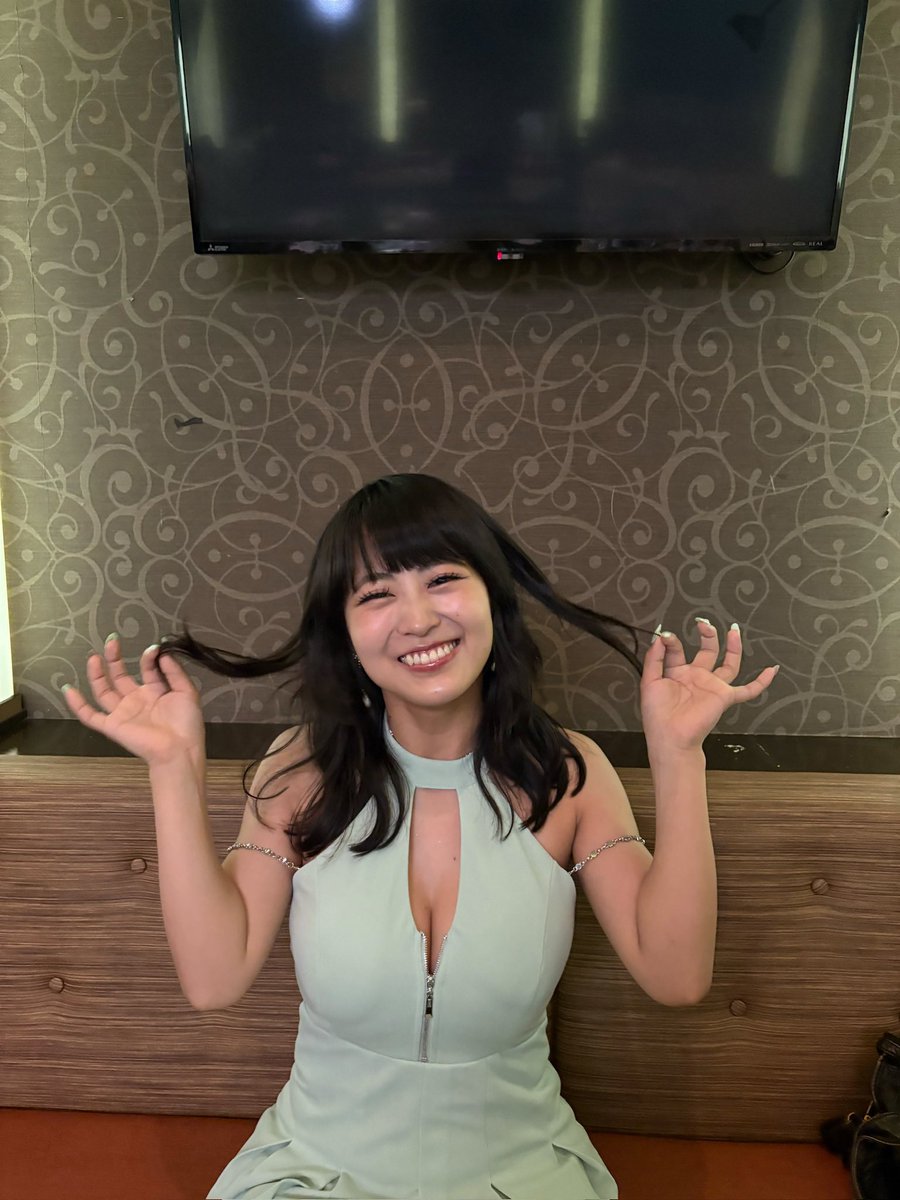 fukuiririka's tweet photo. 【お知らせ】
東京彼女10月号『キャバ嬢編』に出演しています😳さくら役です！☺︎
売上No.2の
ツンデレ博多女子のさくらが
朝日ななみさん演じる夏実と出会ってどう変化していくのか。☺︎

皆様、東京彼女の世界を是非に☺︎🙂‍↕️

#東京彼女 https://t.co/P33GuGspdN