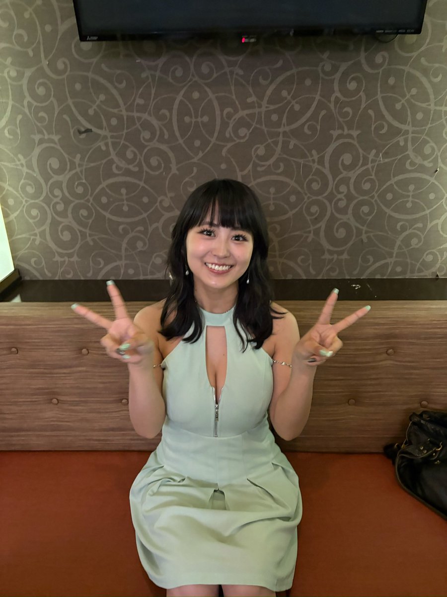 fukuiririka's tweet photo. 【お知らせ】
東京彼女10月号『キャバ嬢編』に出演しています😳さくら役です！☺︎
売上No.2の
ツンデレ博多女子のさくらが
朝日ななみさん演じる夏実と出会ってどう変化していくのか。☺︎

皆様、東京彼女の世界を是非に☺︎🙂‍↕️

#東京彼女 https://t.co/P33GuGspdN
