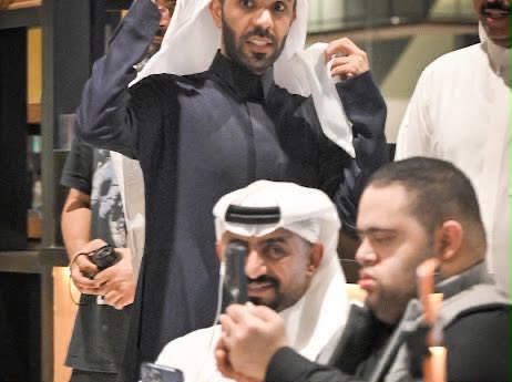 WahiQalam_'s tweet photo. يوم الاربعاء الموافق م30/9/2026
أمسية جميلة اكتملت بحضوركم وتألقت بوفائكم
كل الشكر والتقدير لضيف الأمسية الشاعر سعد عمر الذي أمتع الحضور بإبداعه وحضوره الشعري
وللمخرج والإعلامي بندر العسيري الذي أدار الحوار باقتدار وتميز
والشكر لمجموعة الفرسان 
وعلى رأسهم الإعلامي 
مفلح القحطاني رئيس المجموعة
وللمستشار ناصر وجدي علي
وللإعلامي محمد آل حمود الغامدي
والشكر موصول للمصورين المبدعين
علي آل سليمان
فهد آل سليمان
هتان الحربي
وكل الشكر للحضور الكريم الذين أضفوا للأمسية جمالا وثراء وحضورا يليق بالشعر والثقافة
شكرا لكل من كان جزءا من هذا المساء الجميل
وتبقى الكلمة أجمل حين تجد من يحتفي بها
#هيةالأدب #وزارةالثقافةLiteratureKsa #سعدعمر #المخرج بندرعسيري