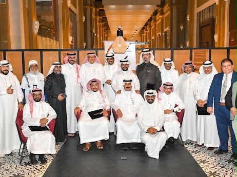 WahiQalam_'s tweet photo. يوم الاربعاء الموافق م30/9/2026
أمسية جميلة اكتملت بحضوركم وتألقت بوفائكم
كل الشكر والتقدير لضيف الأمسية الشاعر سعد عمر الذي أمتع الحضور بإبداعه وحضوره الشعري
وللمخرج والإعلامي بندر العسيري الذي أدار الحوار باقتدار وتميز
والشكر لمجموعة الفرسان 
وعلى رأسهم الإعلامي 
مفلح القحطاني رئيس المجموعة
وللمستشار ناصر وجدي علي
وللإعلامي محمد آل حمود الغامدي
والشكر موصول للمصورين المبدعين
علي آل سليمان
فهد آل سليمان
هتان الحربي
وكل الشكر للحضور الكريم الذين أضفوا للأمسية جمالا وثراء وحضورا يليق بالشعر والثقافة
شكرا لكل من كان جزءا من هذا المساء الجميل
وتبقى الكلمة أجمل حين تجد من يحتفي بها
#هيةالأدب #وزارةالثقافةLiteratureKsa #سعدعمر #المخرج بندرعسيري