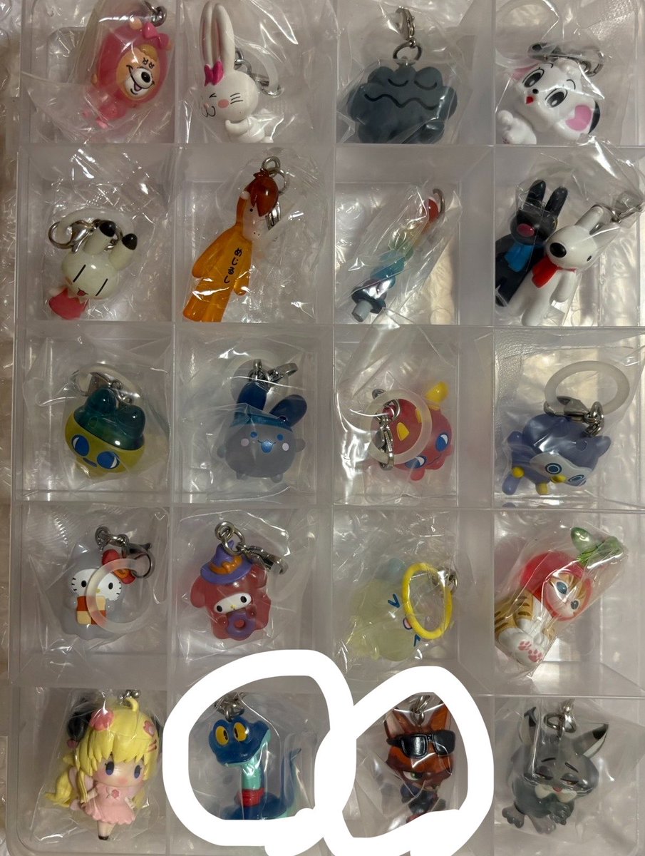 mz__39's tweet photo. @pinipinilovelyz 検索から失礼します。
お求めの4点所持しております。
画像をお借りしまして○のものと交換可能でしょうか？
土曜日都内(新宿、池袋)可能です。
よろしくお願いいたします。 https://t.co/FxNrV78mUZ