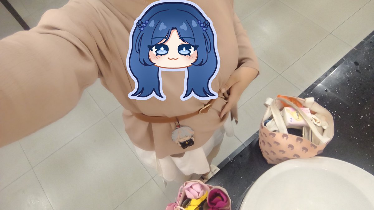 alea_rathelea's tweet photo. Warga Cirebon yang melihat anomali dibawah ini, toel saja gusy nanti dapet bunga #BloomWithKrow https://t.co/MH0ZH3fK5A