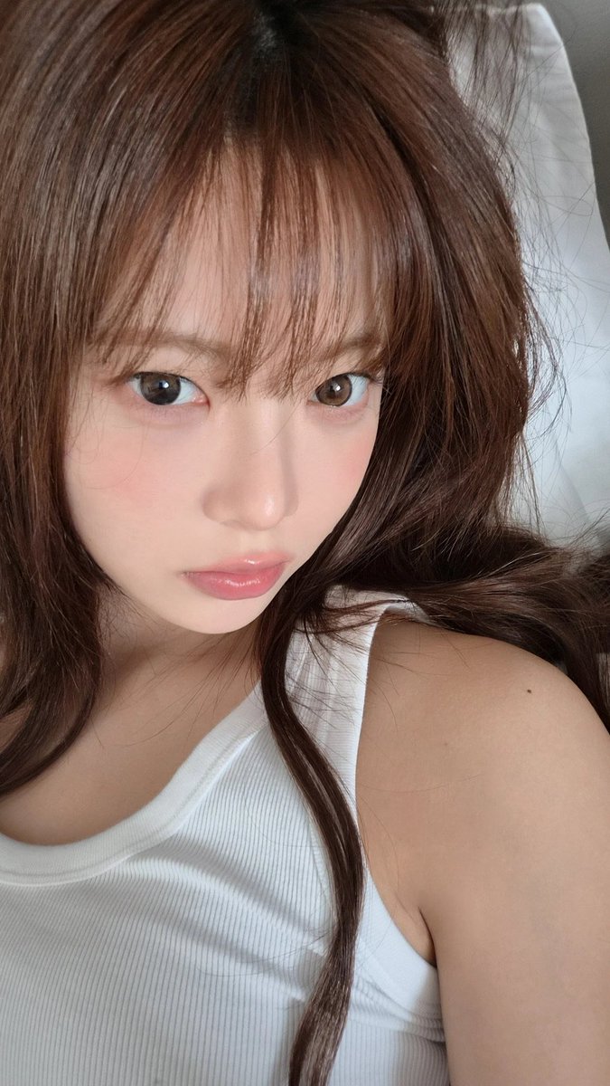 fimdolls's tweet photo. close enough, welcome back white top eunchae bed selca https://t.co/jzJjYZdBEM
