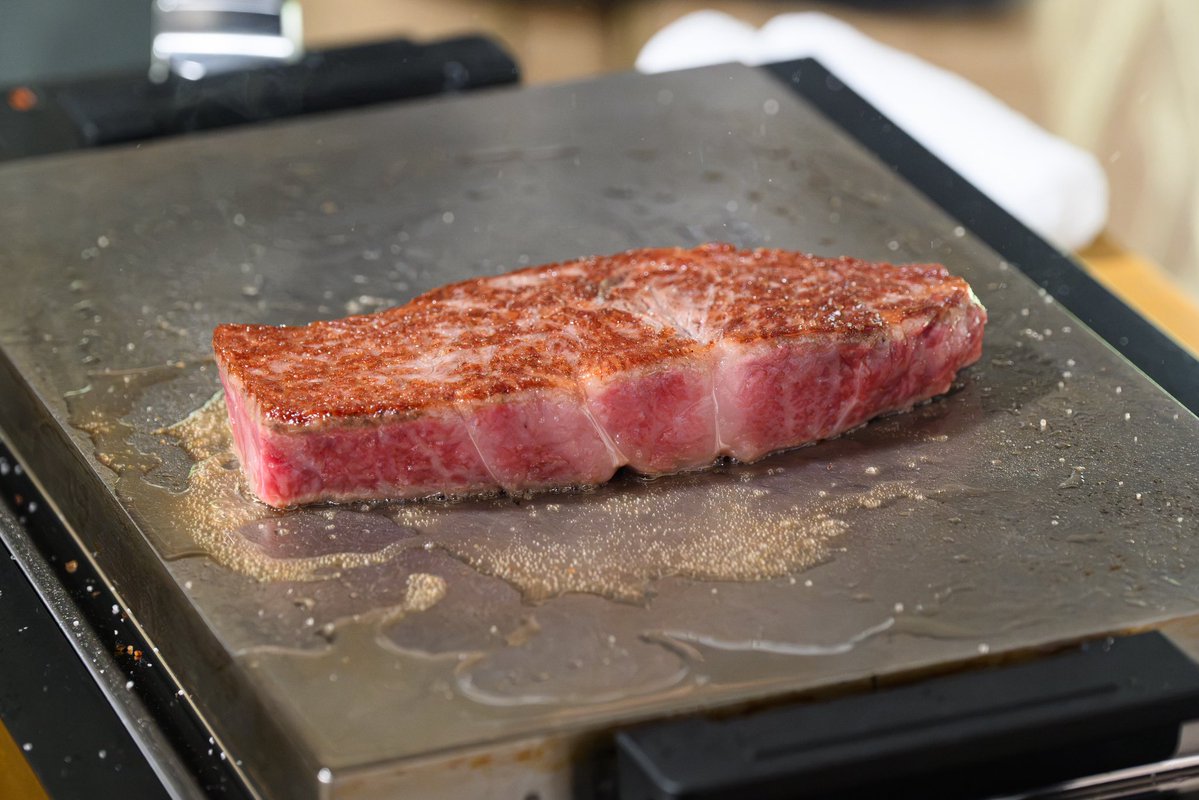 aozora_ntv's tweet photo. 【本日よる6時30分🥩】
毎年完売御礼！青空レストランおせち完成SP✨

おせちの大トリを飾る食材を求めて千葉県へ！

和牛のプロが育てるかずさ和牛をご紹介

名人がこだわったのは脂の甘い香り！？

口の中でとろける最強和牛でスペシャルなおせちの一品を作る😳

ゲストは NEWSの #増田貴久 さん👏
うまいっの絶叫が止まらない！最強フルコースを堪能します☺️