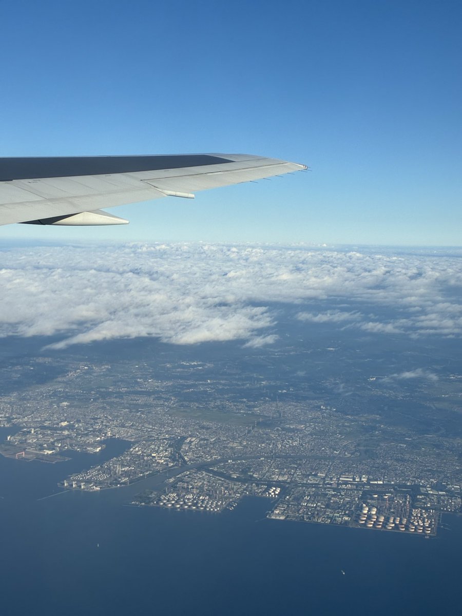 k_ma_k93's tweet photo. 鉄の塊で空飛んできた。 https://t.co/tiORCI3ZQC