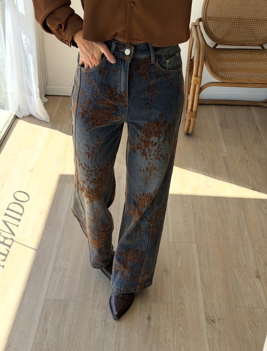 _softgirly's tweet photo. jeans that have a little something different going on https://t.co/tZfWAp8YGu