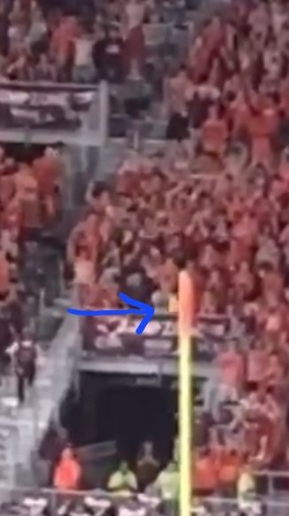 JoshuaSmit10957's tweet photo. @Andrewd62d5 @nickbateman33 Not even a guess, looks obvious. Follow the ball. https://t.co/HqcySzlfZh