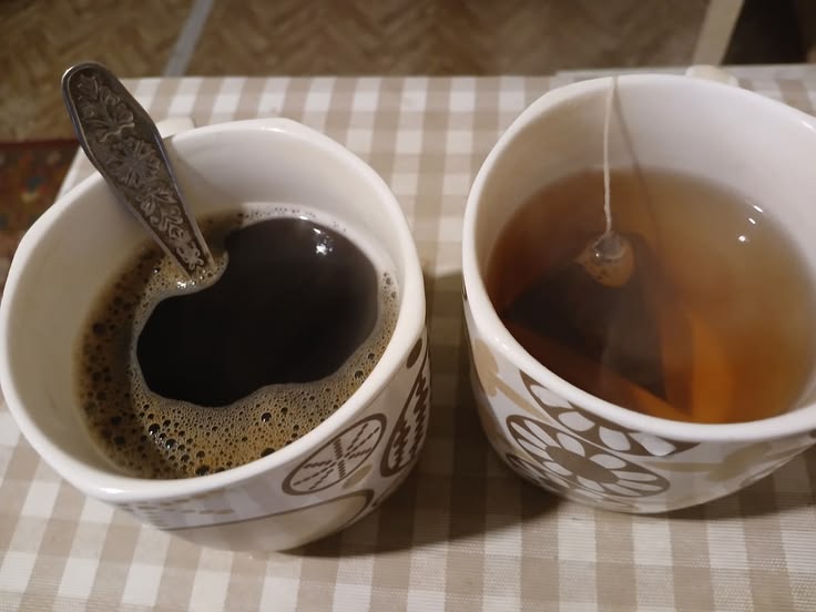 Lauofserenity's tweet photo. Coffee or tea while reading?

me: coffee coffee coffeeee coffeeeeee☕️☕️ https://t.co/XKACjtVWNS