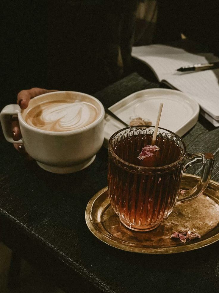 Lauofserenity's tweet photo. Coffee or tea while reading?

me: coffee coffee coffeeee coffeeeeee☕️☕️ https://t.co/XKACjtVWNS