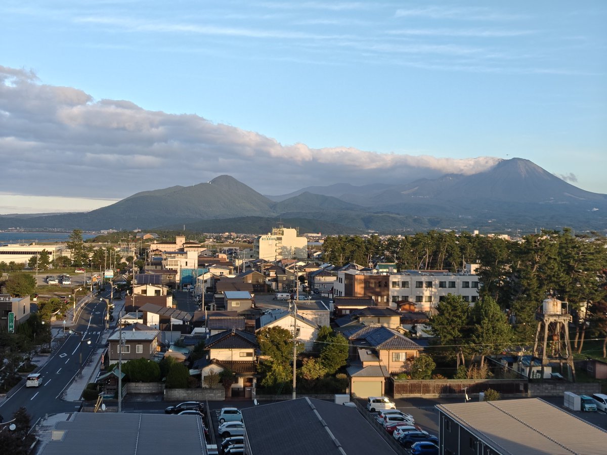 PILEUPREVERSI's tweet photo. 皆生温泉なう
部屋からの大山ビューとオーシャンぽいビュー https://t.co/K7MNO7qP1W