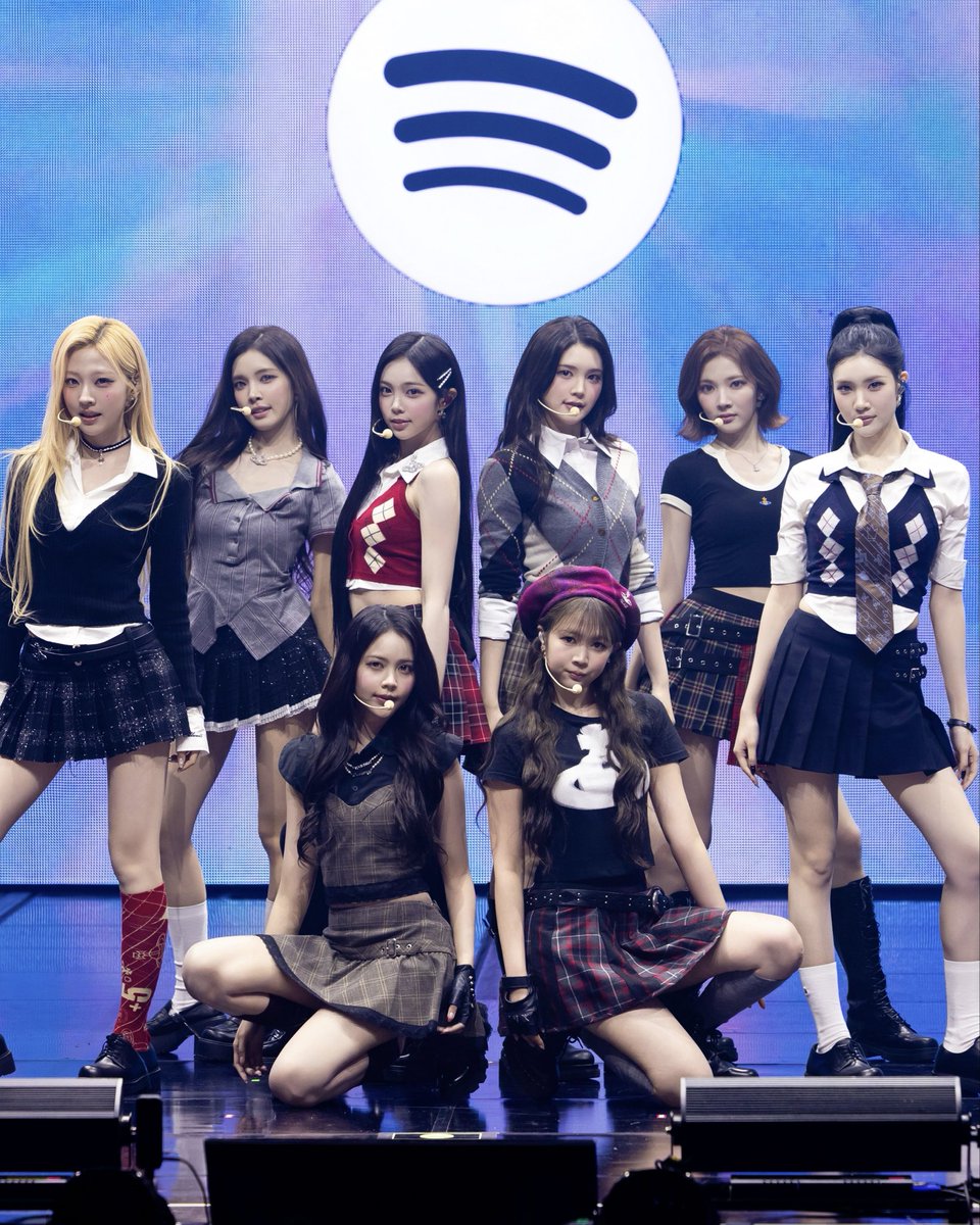 SpotifyKR's tweet photo. CLOSER with Hearts2Hearts 

하투하와 가까워진 순간들 지금 바로 확인해 보세요!
🔗 https://t.co/wVGVMLw0SJ https://t.co/ntmYshbxET