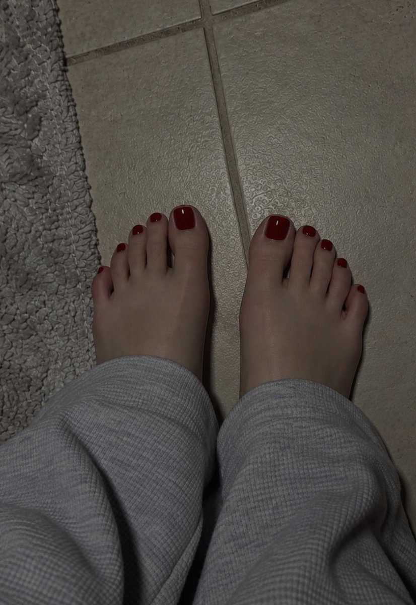 sofiaaabae's tweet photo. Red on my feet :3 Anyone want soles? https://t.co/Z6r6kaI7WT