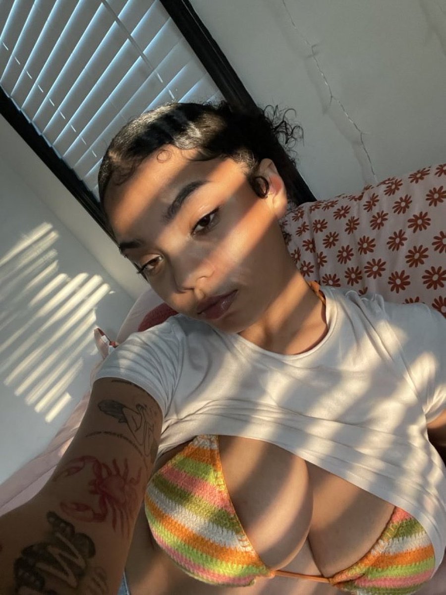 KarlaLala6's tweet photo. Hmu for FaceTime #nsfwtwt #buyingcontent https://t.co/if662UhU7e