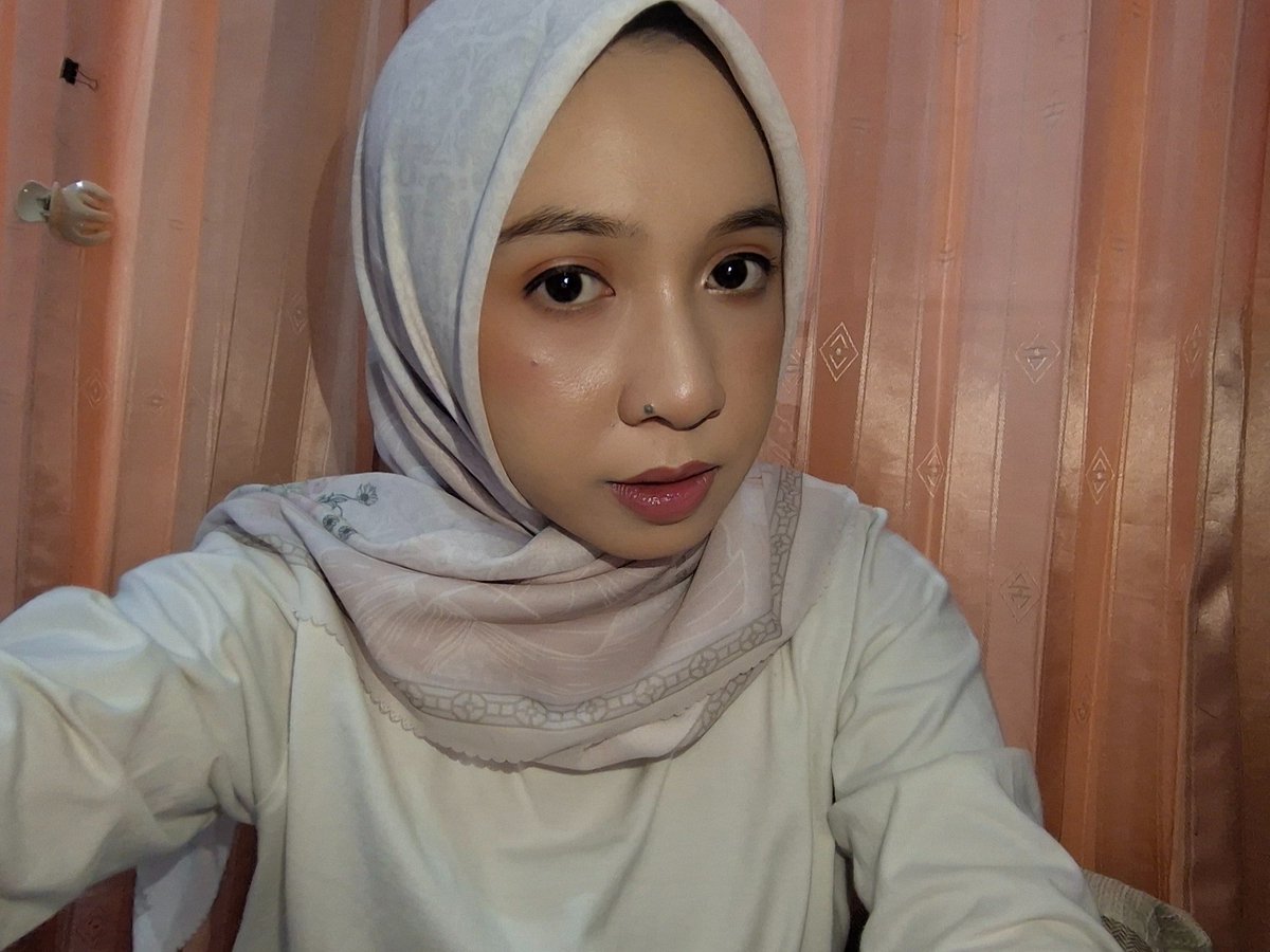 gebyalw's tweet photo. Just love my makeup look https://t.co/CYSSMK2HZ4