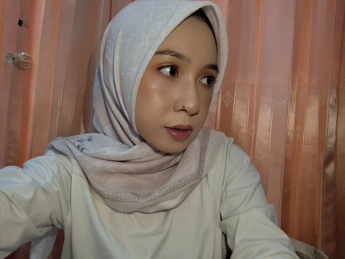 gebyalw's tweet photo. Just love my makeup look https://t.co/CYSSMK2HZ4
