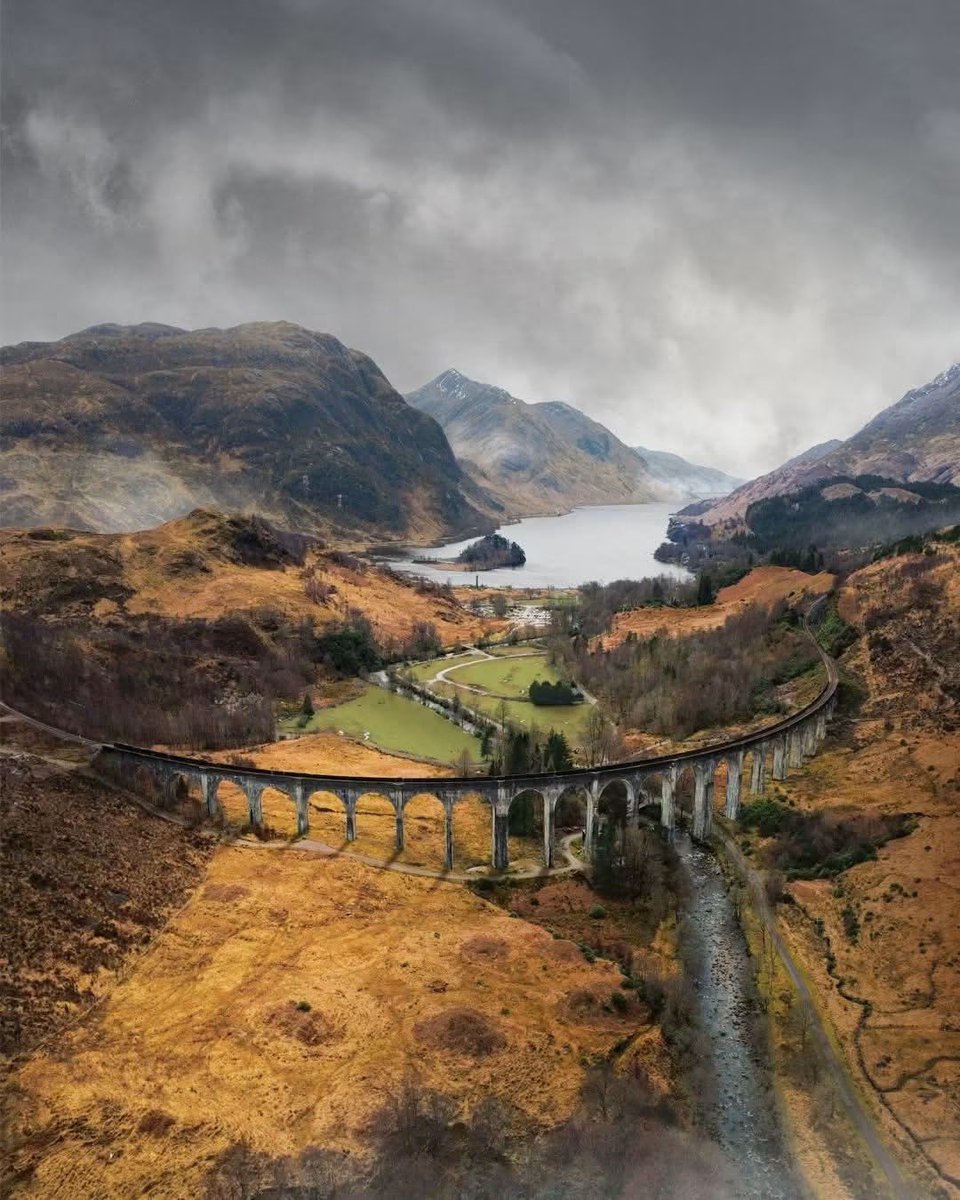 JamesMelville's tweet photo. The stunning Glenfinnan Viaduct looking down to Loch Shiel, Scottish Highlands. 🏴󠁧󠁢󠁳󠁣󠁴󠁿

Photo credit: Stuart Mckay Photography. https://t.co/Xb8dVZdM66