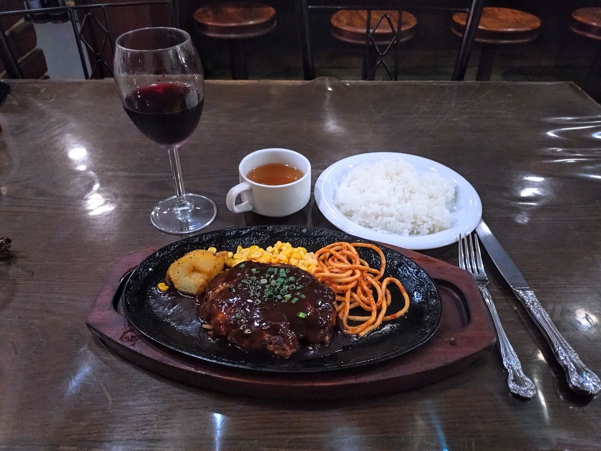 deguchiofficial's tweet photo. 安くて美味い店(バンビ)で洋食！調子に乗ってワイン・・・ https://t.co/xF14qFFAc6