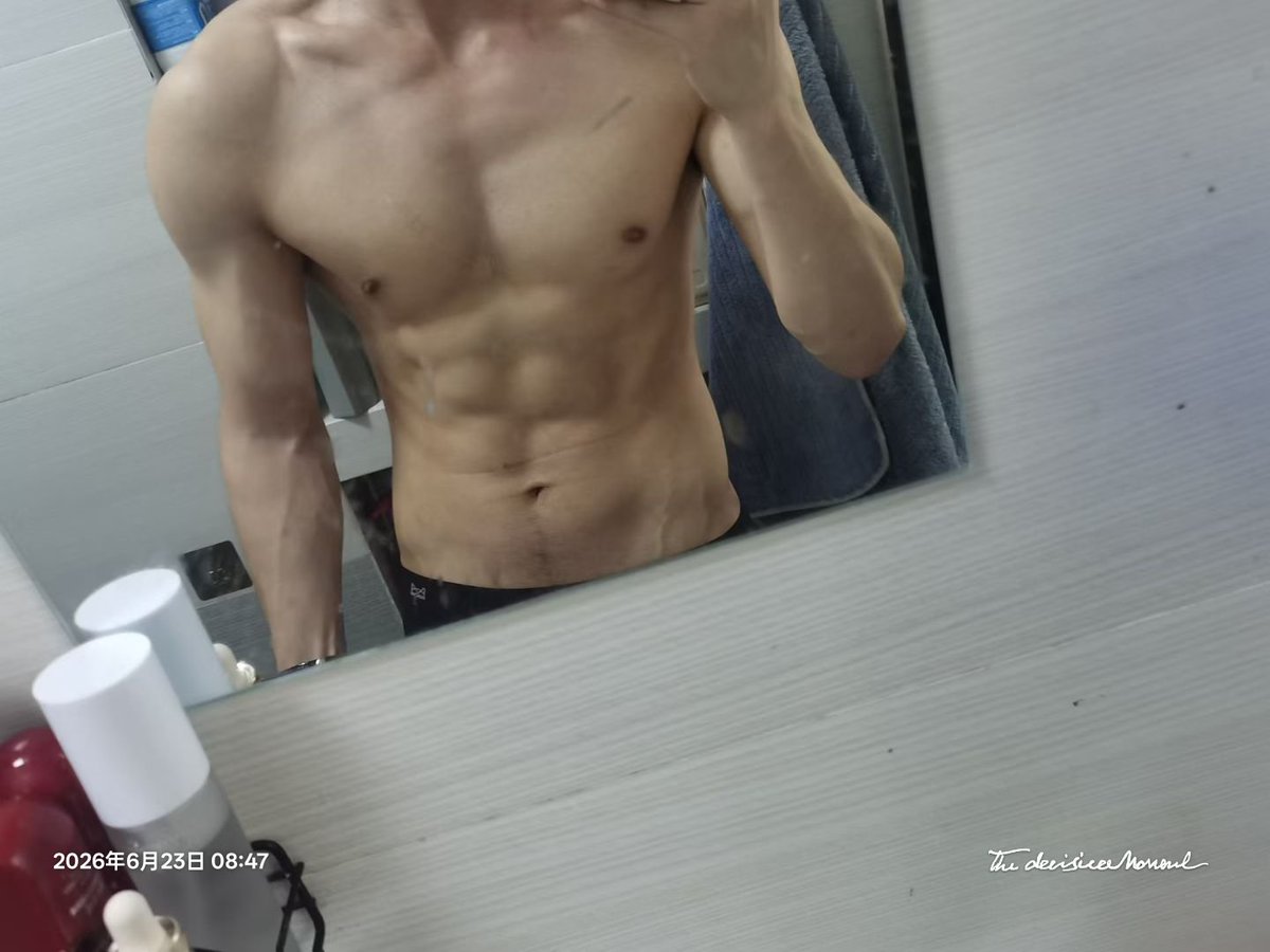 nnyn34253's tweet photo. 所以呢 来个妈妈好嘛 调调我这个硕士男研 释放一下压力。#小狗 #妈妈 #腹肌男 #薄肌 #男大 #男研 #大几把 https://t.co/uIM0YCxvNU