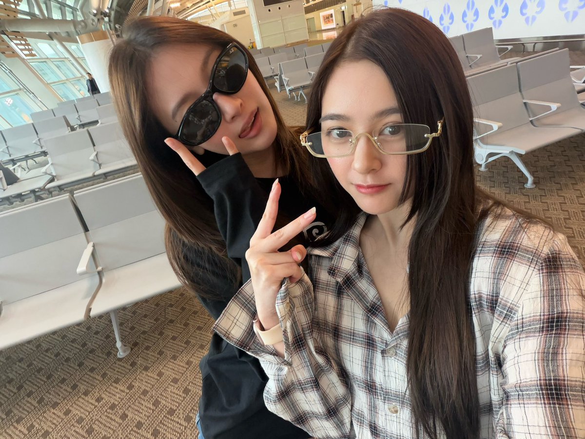 Viewinglove_'s tweet photo. ส่งกำลังใจจากหน้าจอให้วิวมิ้มกับแฟนมีตครั้งแรกที��มะนิลาด้วยน้าา 😚😘

VIEWMIM MASAYA IN MANILA
#GirlRulesFMinManila https://t.co/R95u5DCfhy
