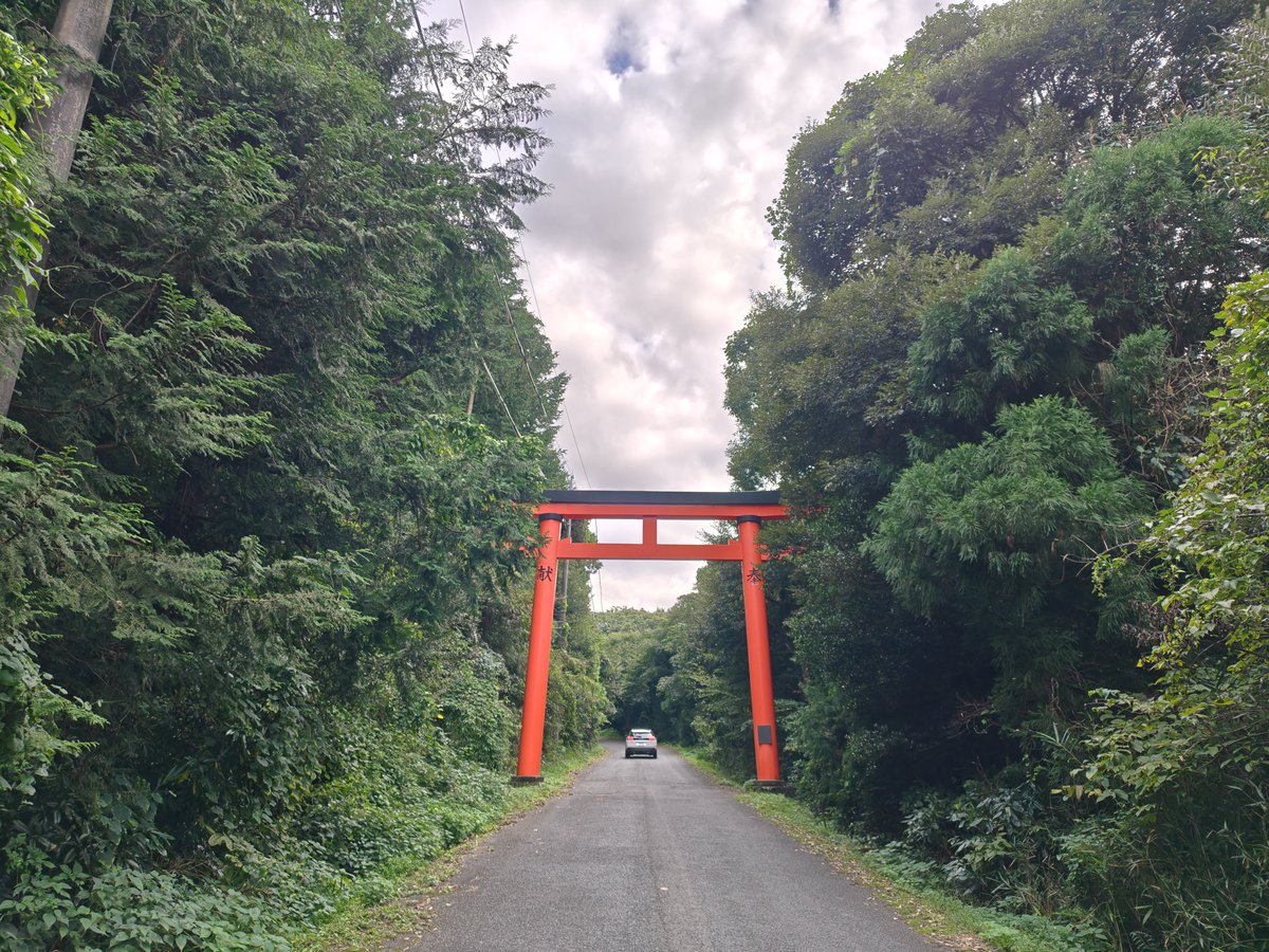 PILEUPREVERSI's tweet photo. 皆生温泉へ行く途中に寄った伯耆稲荷神社神社
インスタでフォローして下さっているので神主さんに挨拶してきた https://t.co/qr38hSz7XY