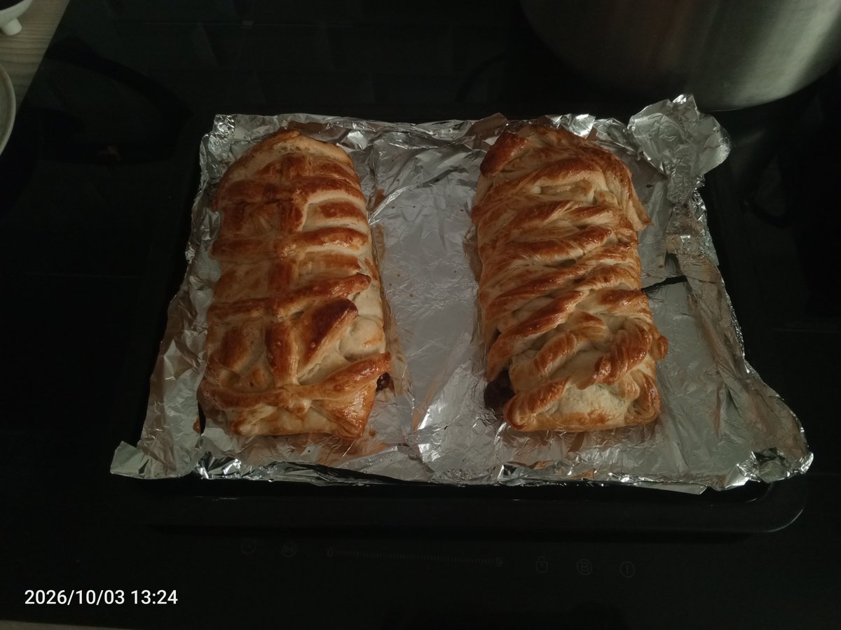 subjik5607's tweet photo. мои сучки https://t.co/uXwlqYZeH2
