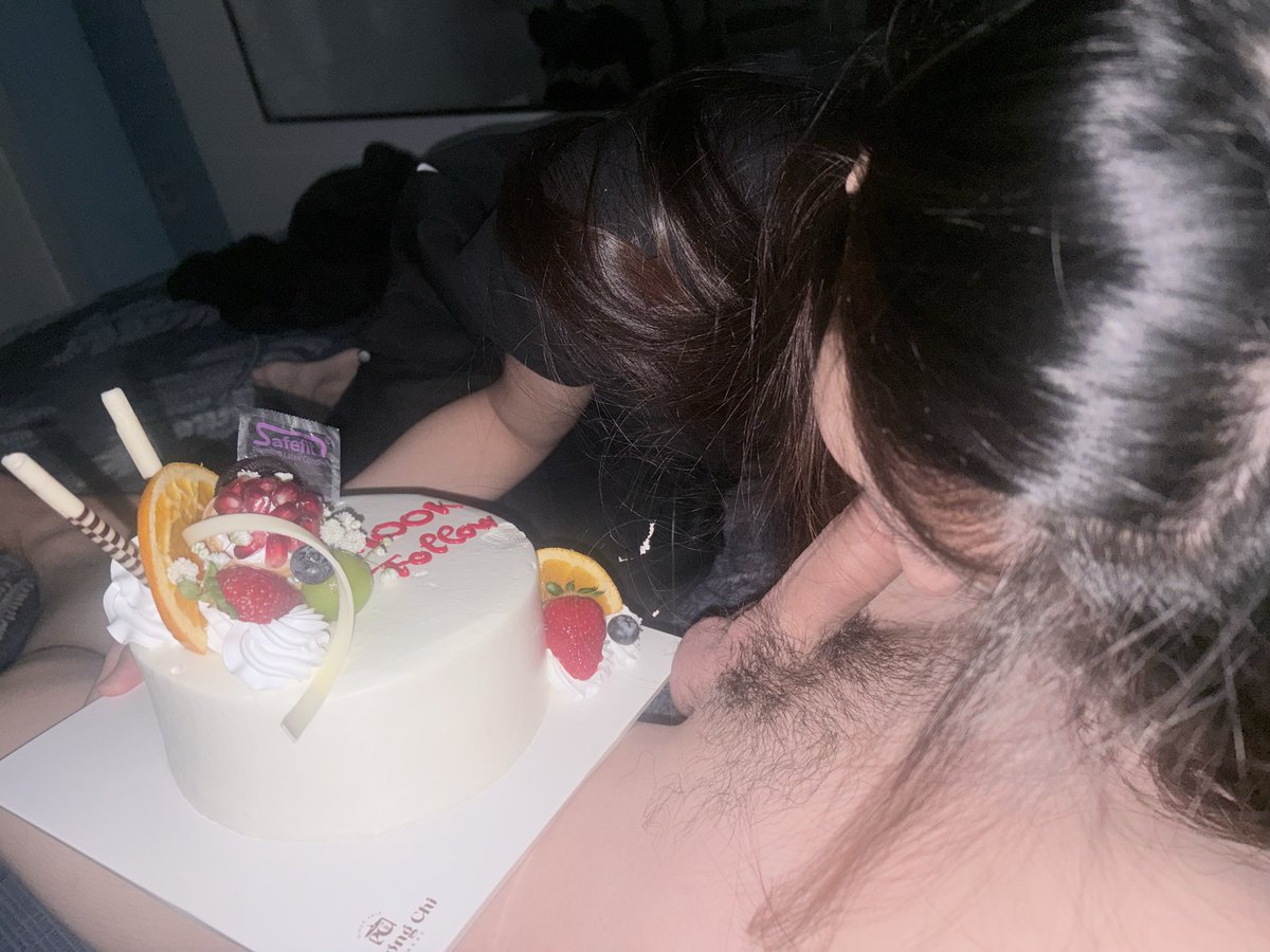 tieuthuw's tweet photo. Bánh kem ngọt vị tinh😋
Chúc mừng Ác Quỷ đạt hơn 100.000 follower nhé😈❤️ https://t.co/1zHTxHnOGx