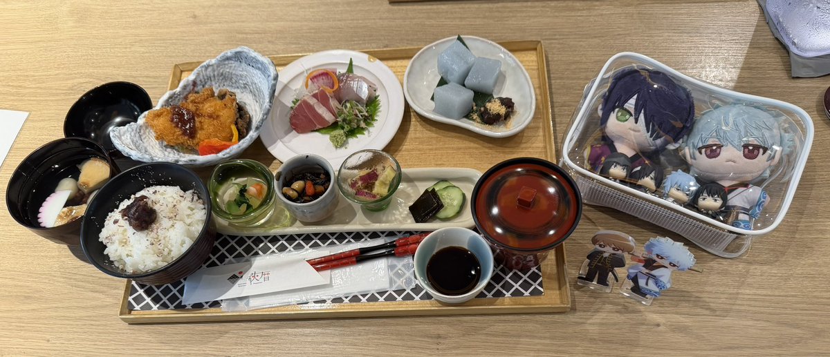 oxg_'s tweet photo. 他の方のお写真TLに流れてきたの見たら
バースデーランチの小鉢本当に違うんだね
何が食べられるのか当日までのお楽しみか…！
初日はさつまいもとツナ和えたやつとひじきとエビとかカブとか入ったやつだった
美味しかった〜 https://t.co/Ptn6bmAR2s