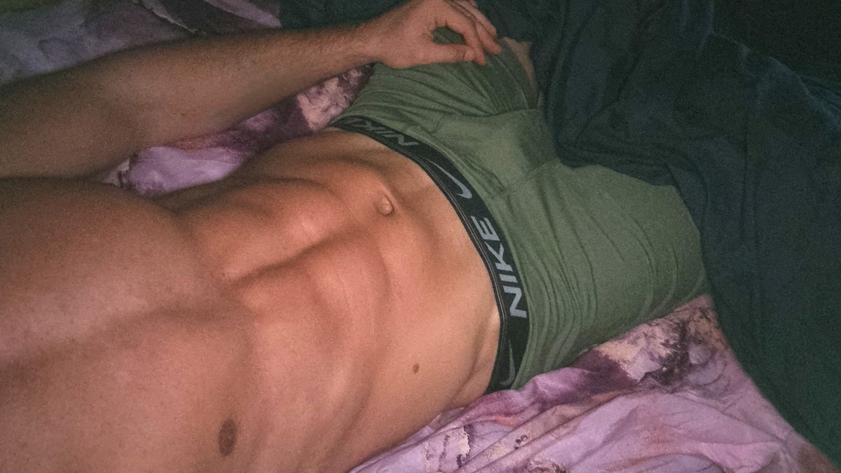 TheShadowX94's tweet photo. Bon #SamediAuLit !!!

Je suis encore au lit en boxer. Dis-moi ce que tu ferais si t’étais là : tu tires le drap, ou tu descends le boxer  ?

 #MaleBody #abdo #Hotmen #NudeMen  #french #Uncut
@GenerationsX_FR @JoliesFormes8   @OrgasmicGroup @PartageDefiHot  @frenchieswild https://t.co/xegXn48qkM