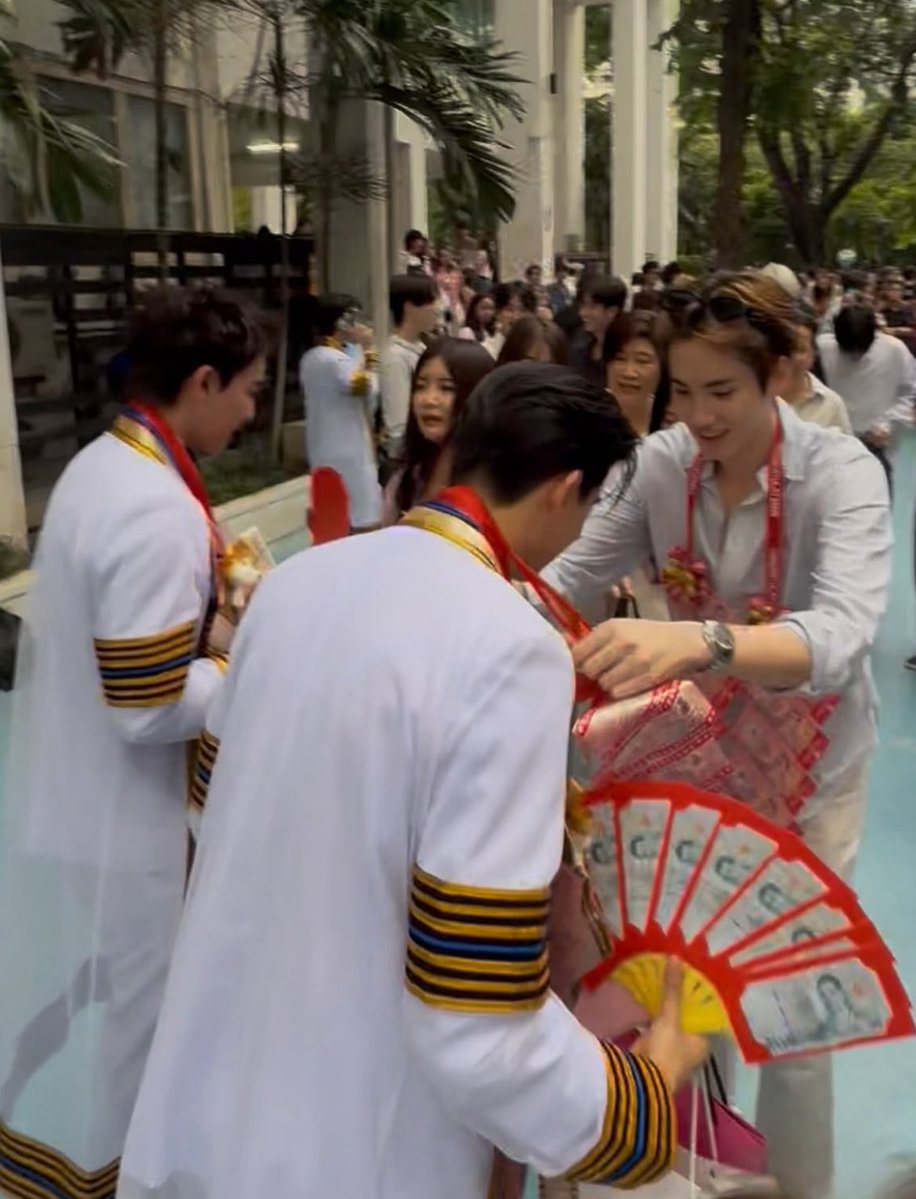Meipimars's tweet photo. ท่านเลือกเองกับมือ 

#เฮียภูชื่อนี้มีแต่ให้
# พรรคเพื่อปู
# ปูชองอร่อยถึงใจเด็กไทยทุกคน https://t.co/zgZwxmecYS