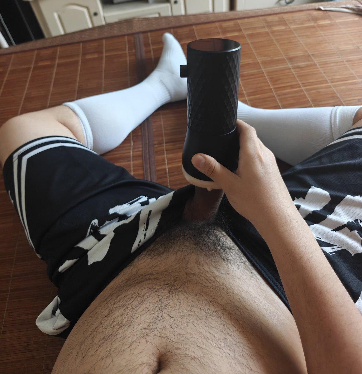 konghai1994's tweet photo. 纯白足球袜太欲了，穿上就把持不住
艹了快二十几分钟的杯子
要是这样艹比内射，简直不要太爽
#白袜 #白袜控 #足球袜 #长白袜 
#长筒白袜 #白袜男孩 https://t.co/Fgo2n4sXq9